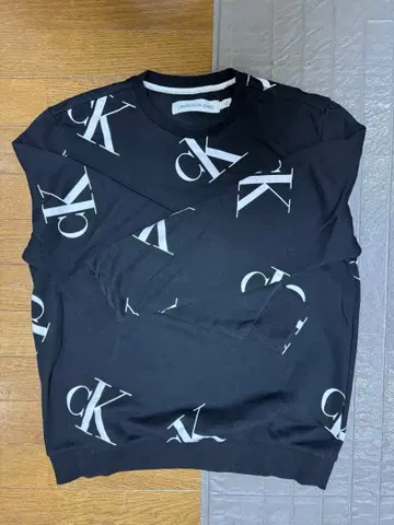 Calvin Klein 로고 프린트 맨투맨