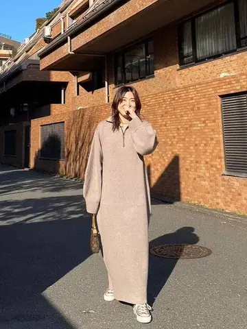 에트레토쿄 하프 지퍼 터틀넥 원피스