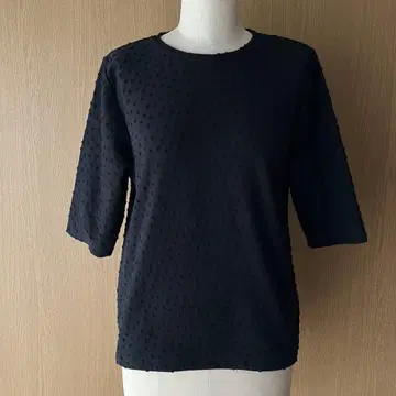 도트 무늬 오부 소매 티셔츠 블랙
