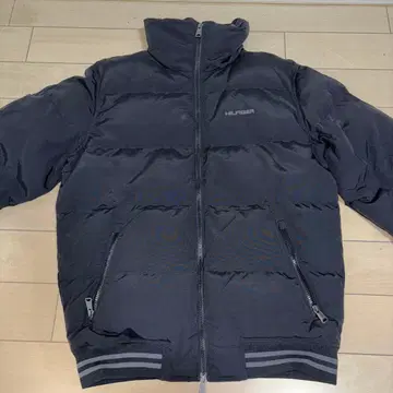 TOMMY HILFIGER 블랙 다운 자켓