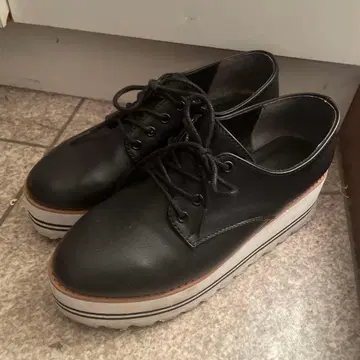 블랙 가죽 플랫폼 신발