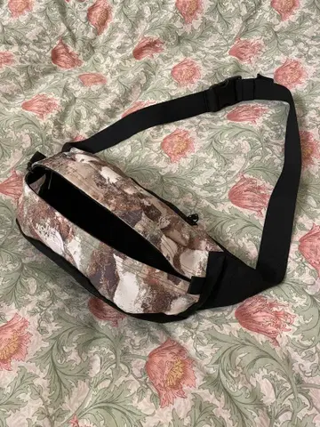 THE NORTH FACE 카모플라쥬 바디백