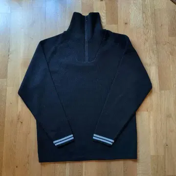 터틀 하프 지퍼 스웨터 네이비 컬러 익시즈 남성용