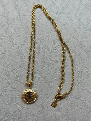 니나리치 로고 펜던트 목걸이