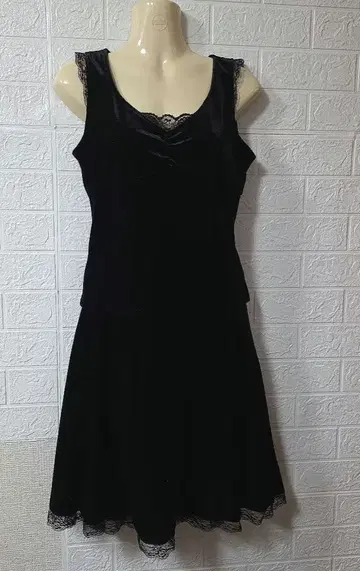 [택 포함 새상품] 블랙 슬리브리스 원피스 스트레치 벨벳