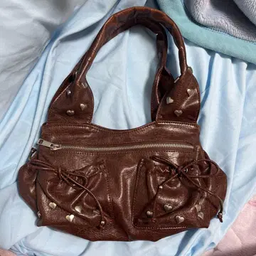 TINAJOJON 브라운 하트 스터드 핸드백