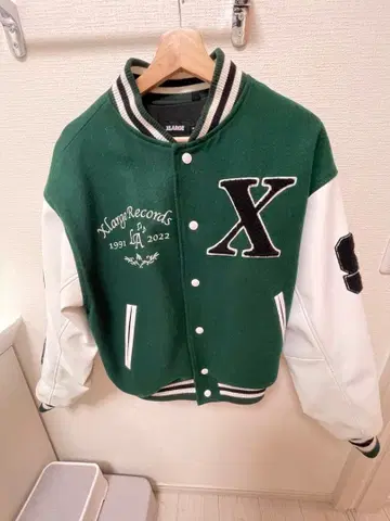 XLARGE 바시티 자켓 그린/화이트 S