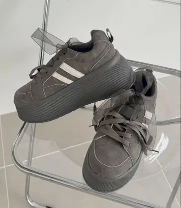 NICE CLAUP 그레이 통굽 스니커즈