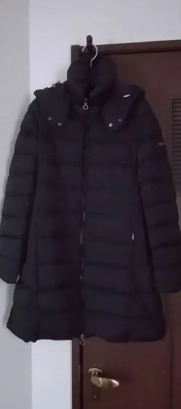 TATRAS 후드 부착 블랙 다운 자켓