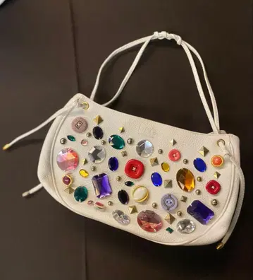 D&G 비쥬 장식 화이트 클러치백