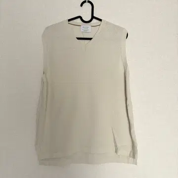 에디피스 아이보리 V넥 슬리브리스 베스트