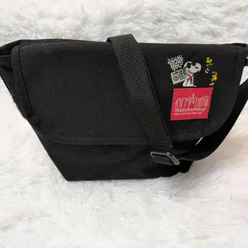 맨해튼 포티지 x 스누피 콜라보 숄더백 블랙