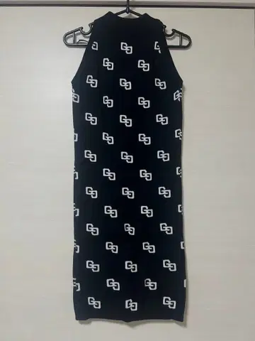 GYDA 블랙 니트 슬리브리스 원피스