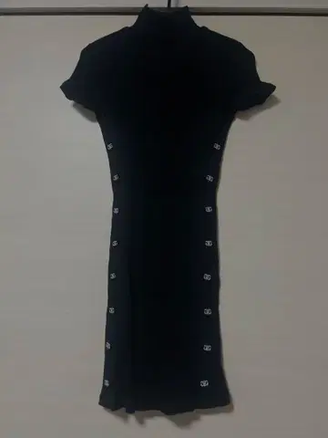 GYDA 블랙 하이넥 반팔 니트 원피스