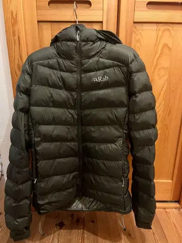 Rab 다운 자켓 다크 그린