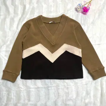 REJINA PYO 레지나피오 V넥 니트