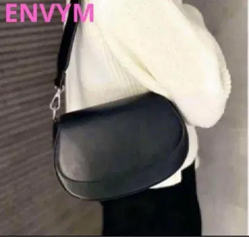 [ 새상품급 ] 숄더백 블랙 앰비 사선 크로스백 컴팩트 숄더백
