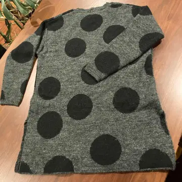 내추럴 랜드리 도트 무늬 긴소매 니트 튜닉 기장 그레이 알파카 혼방