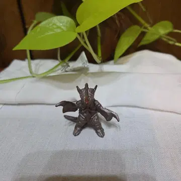 괴수 피규어 다크 그레이