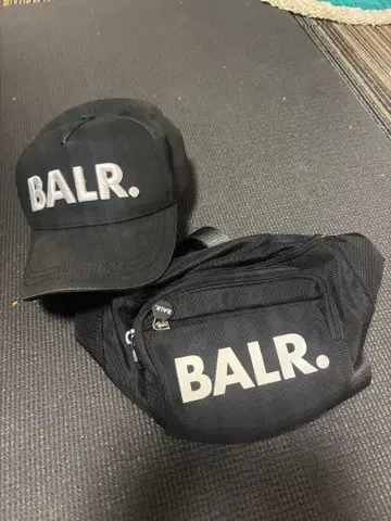 BALR. 블랙 캡과 웨스트 파우치 세트