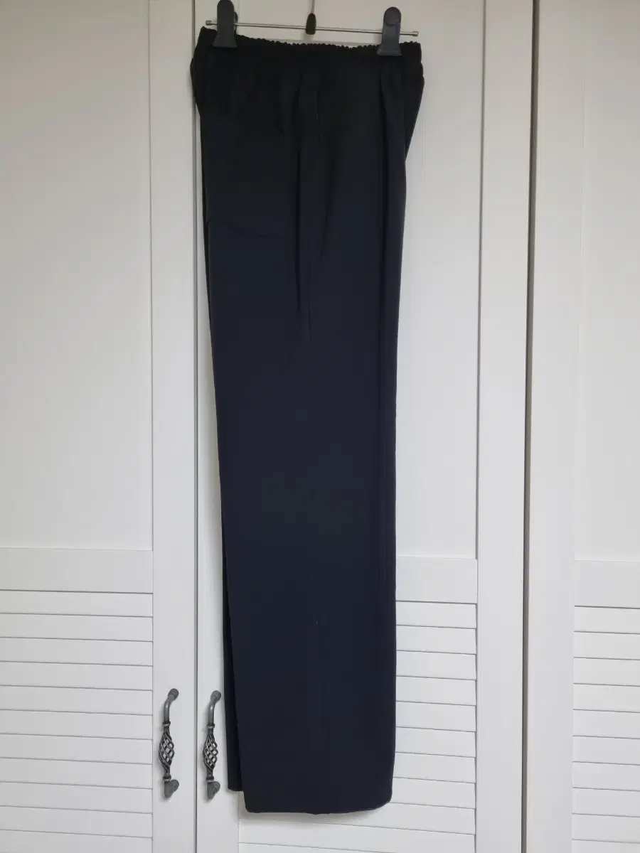 Wholovesart brushed semi-wide banding pants. Black. L size