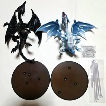 유희왕 푸른 눈 백룡 붉은 눈의 흑룡 피규어 세트