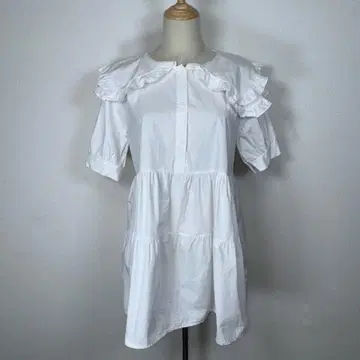 새상품급 Loueme 루엠 프릴 장식 화이트 미니 원피스 반팔