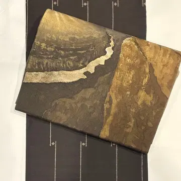 세미 앤티크 견직물