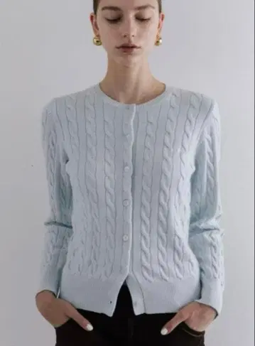 the toe Baker Cardigan 케이블 니트 라이트 블루