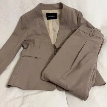 그린 레이블 릴랙싱 베이지 팬츠 수트