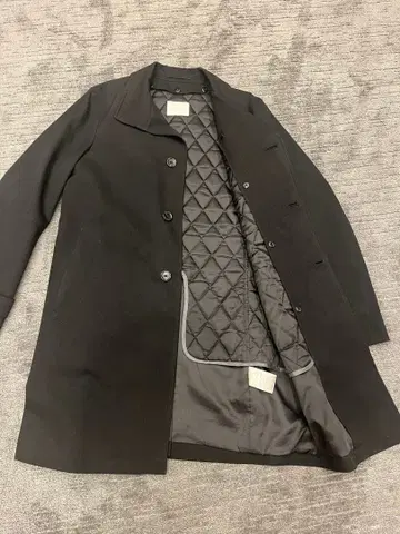 블랙 스텐카라 코트 퀼팅 안감