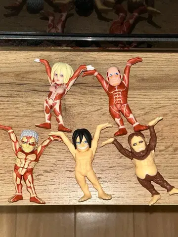 진격의 거인 펜 받침대 5체 세트 피규어