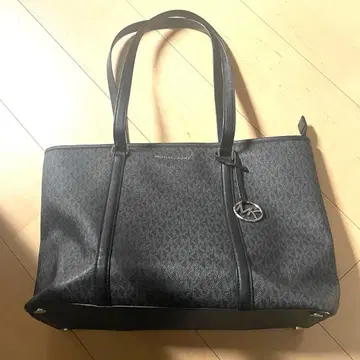 마이클코어스 A4 사이즈 백