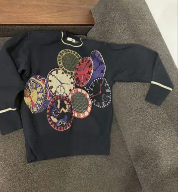 시계 모티브 긴팔 상디 고급 니트