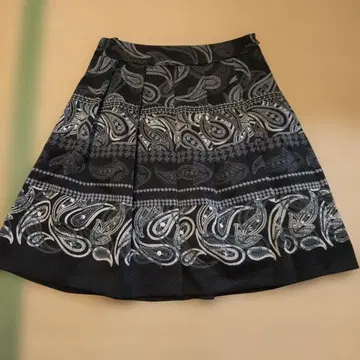 Reflect 페이즐리 무늬 플리츠 스커트