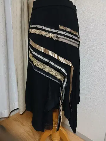 비대칭 플레어 스커트 블랙