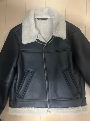 ZARA 블랙 보아 카라 부착 가죽 자켓