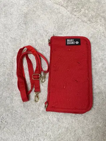 MARY QUANT 레드 여권 케이스