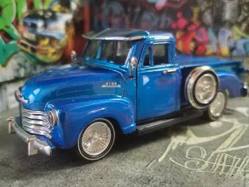 레어 1953년형 3100 픽업의 로우라이더 풀백