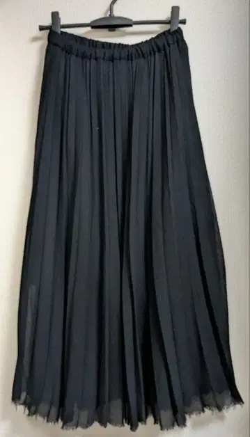 크로스&크로스 허그아워 울 혼방 플리츠 롱 스커트 마사키 블랙