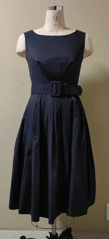 M-PREMIER 고급 청량하고 아름다워 보이는 스탠다드 원피스