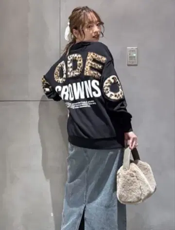 로데오 크라운 새상품 애니멀 인조 모피 아플리케 맨투맨 상의