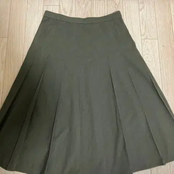 유니클로 와이드 플리츠 미디 스커트 그린 M 중고 익명 배송