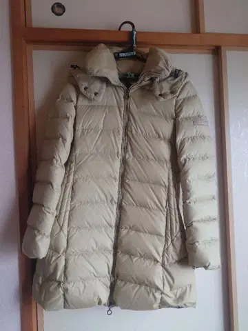 TATRAS 베이지 다운 코트 클리닝 완료