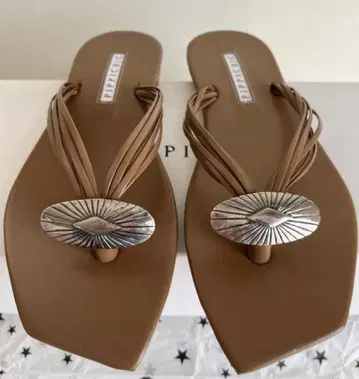 [ 새상품급 ] PIPPICICK 콤초 달린 플립플랍 베이지 사이즈 S