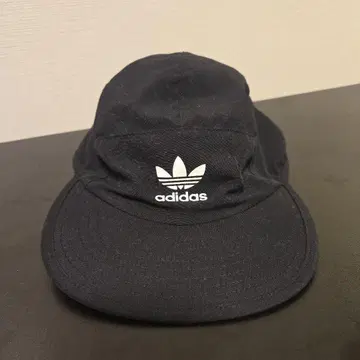 adidas 블랙 캡 로고