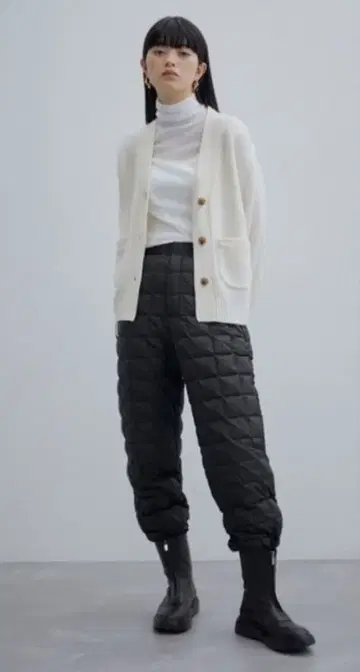 [ 새상품급 ] TAION MOUNTAIN DOWN 팬츠 블랙