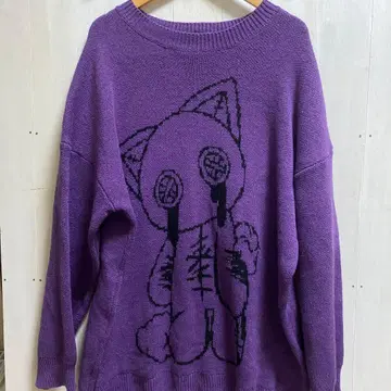 보라색 캐릭터 자수 오버 사이즈 니트