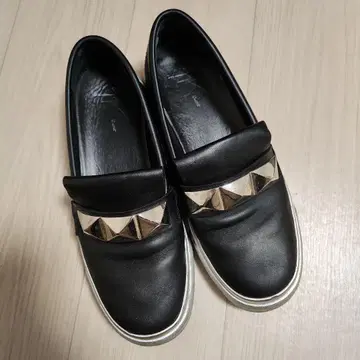 GIUSEPPE ZANOTTI 슬립온 스터드 가죽 블랙 가죽