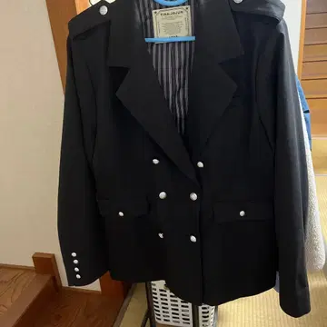 TINA:JOJUN 블랙 테일러드 자켓